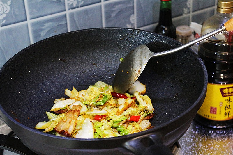 大品牌，好锅做好菜，九阳大磨王爆炒不粘锅