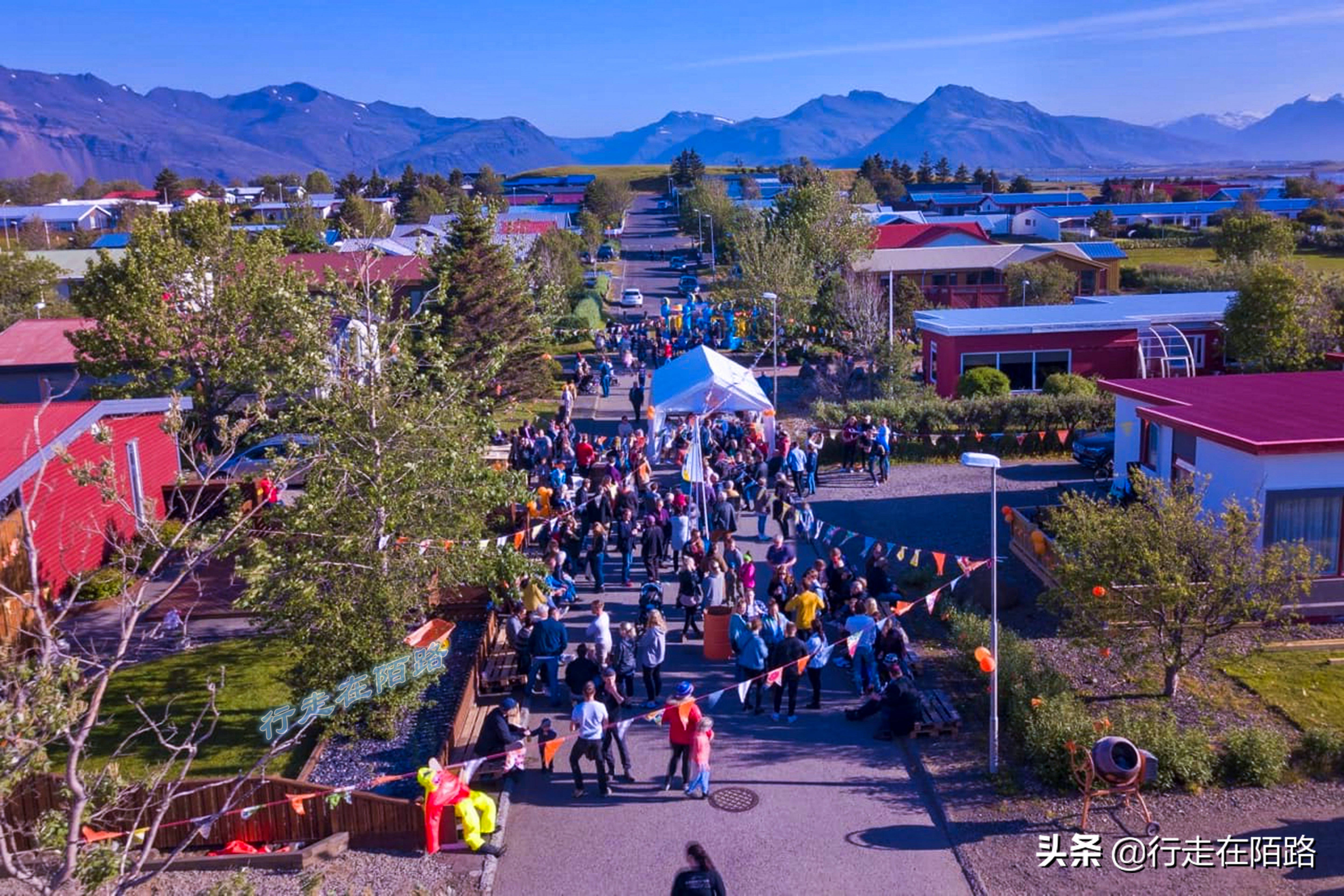 世界杯夏天旅游(冰岛自驾游（下）：看极光吃北极龙虾，火山温泉洞里能泡澡)