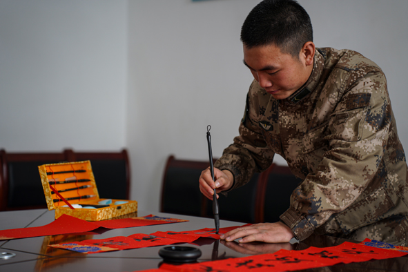 南部战区某旅：快来围观兵哥哥们的新年祝福