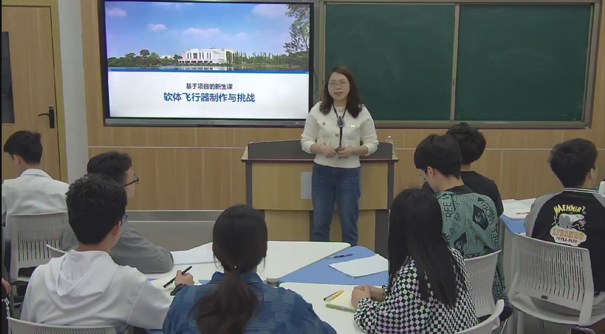 中青报聚焦！教学生制造火箭和飞行器，电子科技大学“宝藏”课程太酷了！