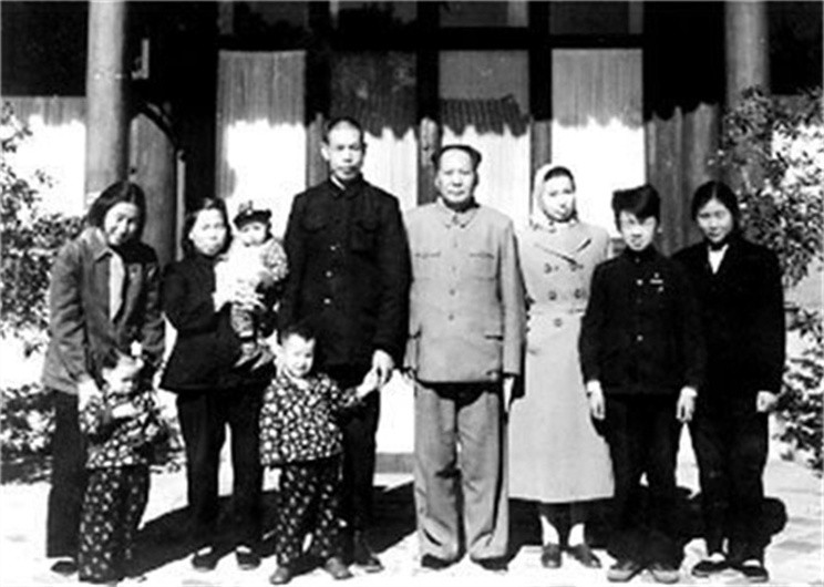 1976年毛主席逝世，毛岸青未能送葬，毛新宇：父亲一直很想念爷爷