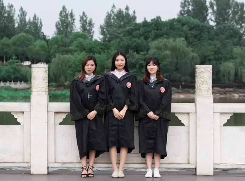 政法类大学最新排名出炉，法大毫无悬念稳居第一，华政仅排第3