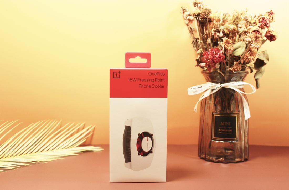 夏天游戏不烫手，一加18W冰点散热背夹辅助iPhone游戏体验