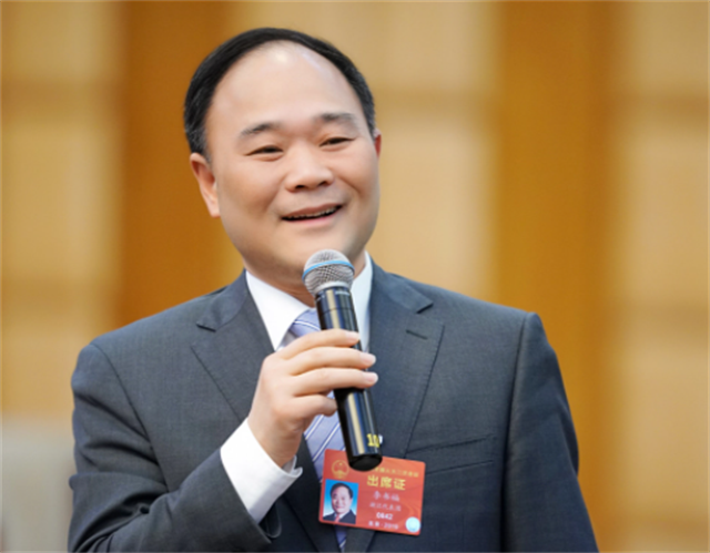 吉利李书福蛇吞象，8年27亿美元收购沃尔沃，背后是一个局中局