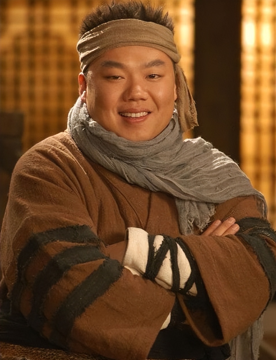 剧中一众演员闫妮,姚晨,沙溢等,早已跻身一线明星的行列,而姜超却还是