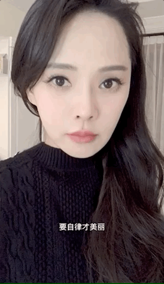 伊能静54岁生日，与女儿一起托腮卖萌像姐姐，发长文谈人生感恩