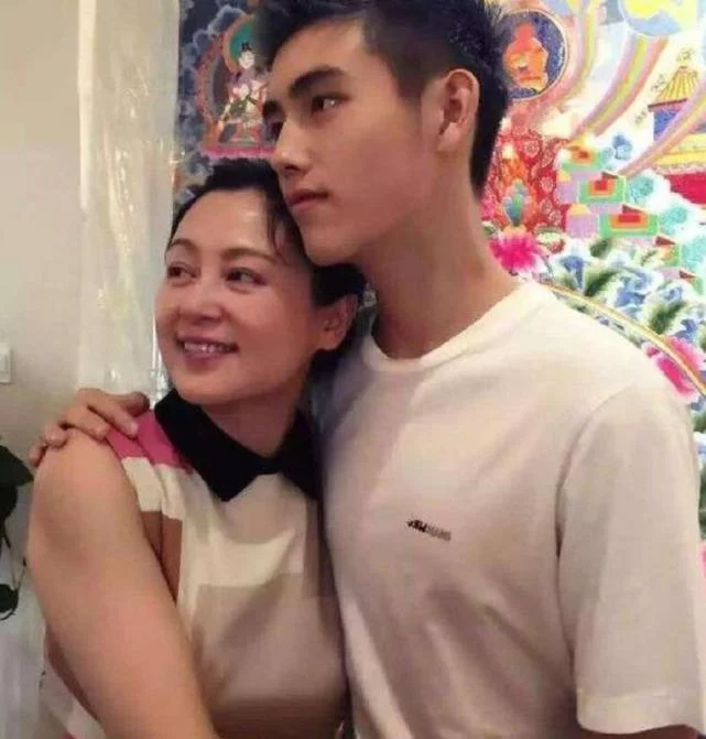 宋丹丹捧儿子没红,陈红捧儿子也没红,可她的儿子快成巨星了
