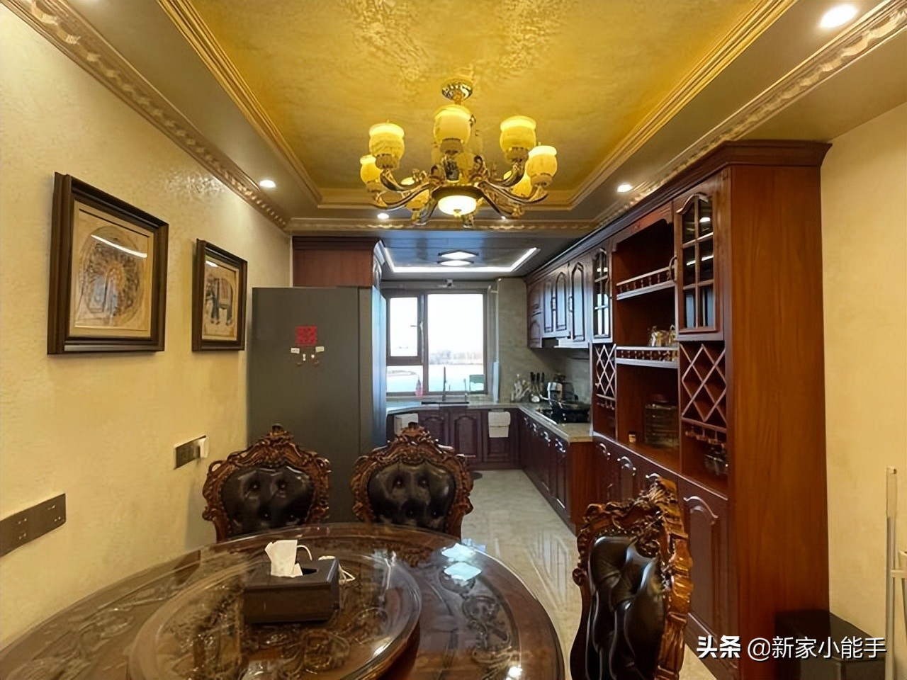 这是我见过比较土豪的装修，漂亮上档次，电视墙估计你都羡慕