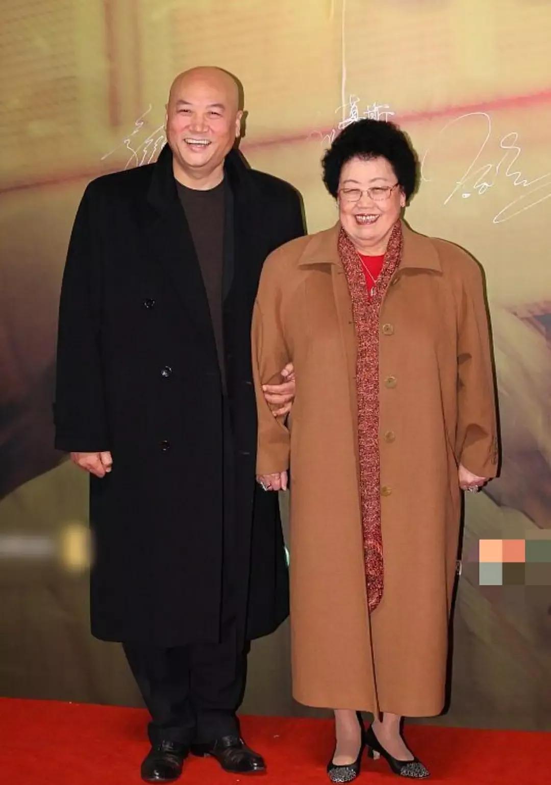 陈丽华和余秀华——趟过男人河的女人