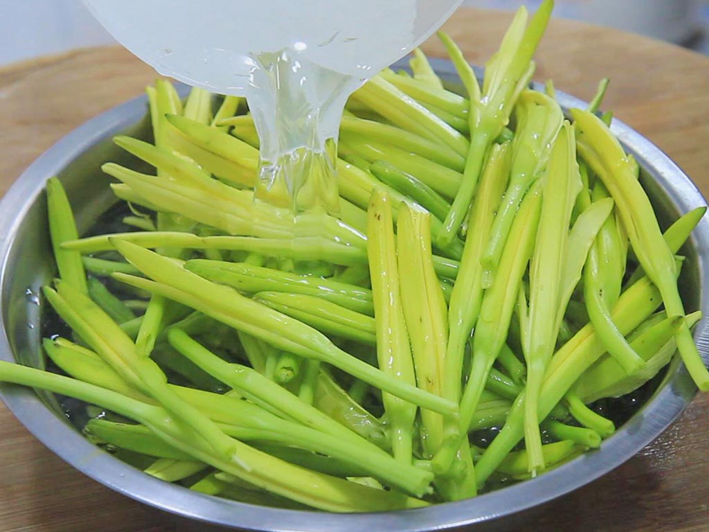 黄花菜的吃法（分享黄花菜4种做法比肉还香）