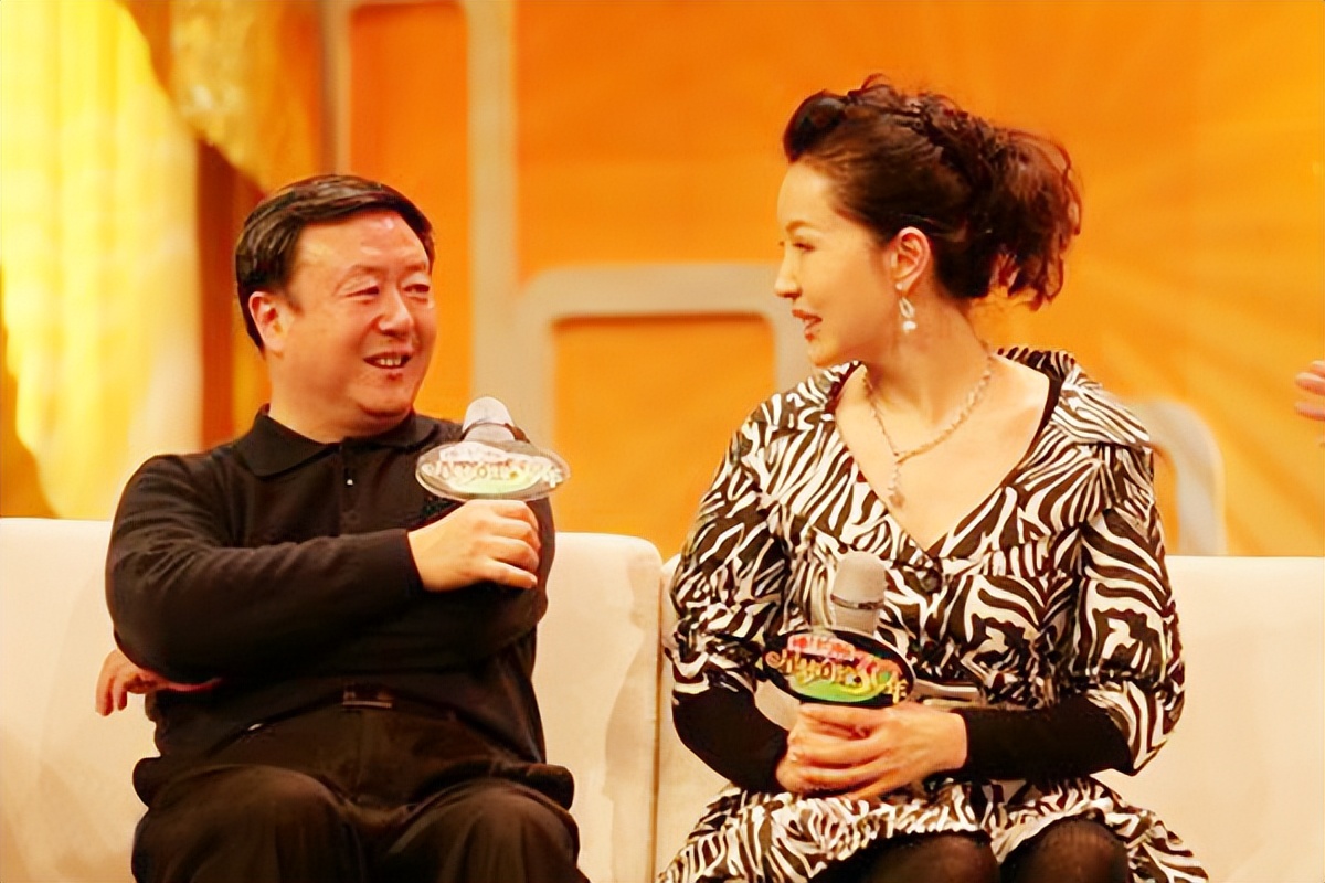 华娱卫视主持人(尤小刚与田歌离婚30年：他三婚娶小妻子64岁做父亲，她至今单身)