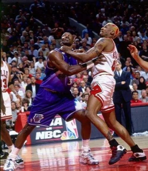 詹姆斯投资的产业（生涯薪资超4.3亿美元，“投资达人”詹姆斯身价超过乔丹了么？）