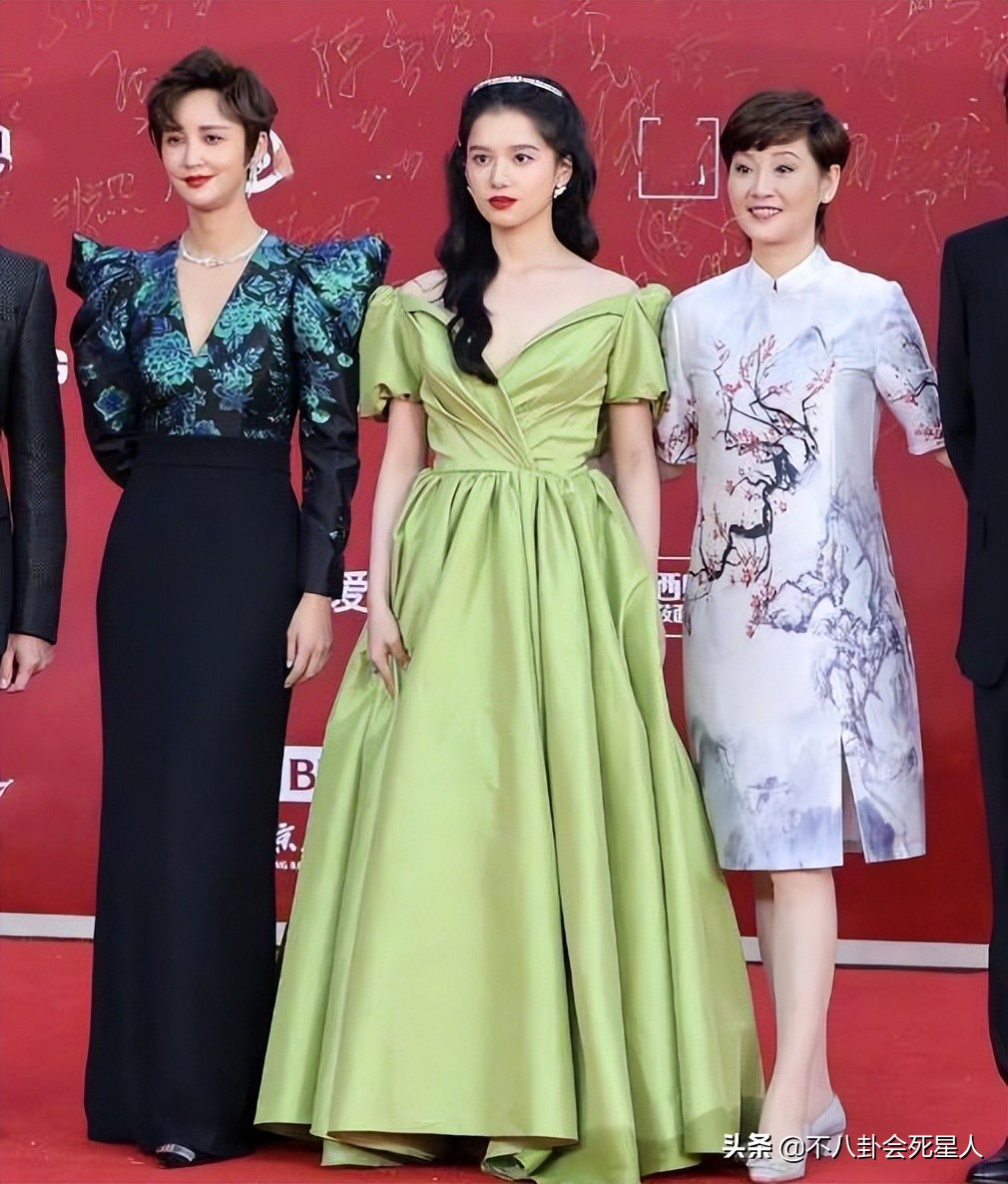 同是50+女星走红毯，内地女星和港台女星的造型，差距真是太远了