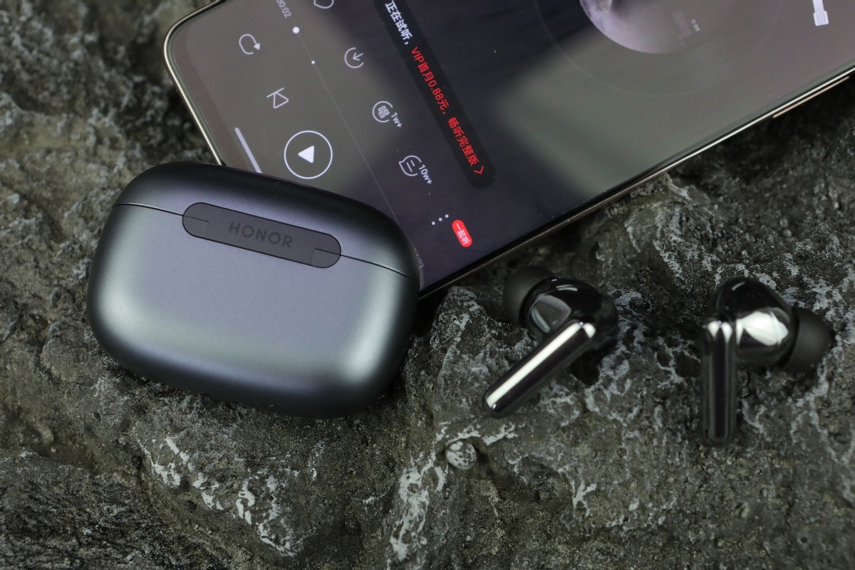 能測溫的耳機你見過嗎？Earbuds 3 Pro智能測溫降噪耳機
