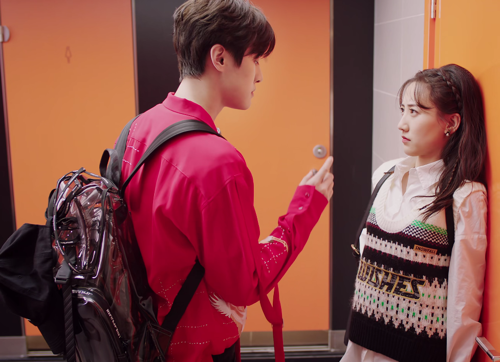 《星河璀璨的我们》更6集，全程刷屏，笑出腹肌，这部剧凭什么？