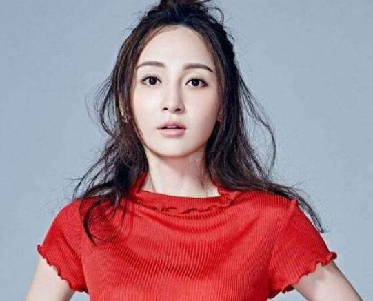 32岁出轨文章，37岁嫁给富豪丈夫，生活中的姚笛是个怎样的人？