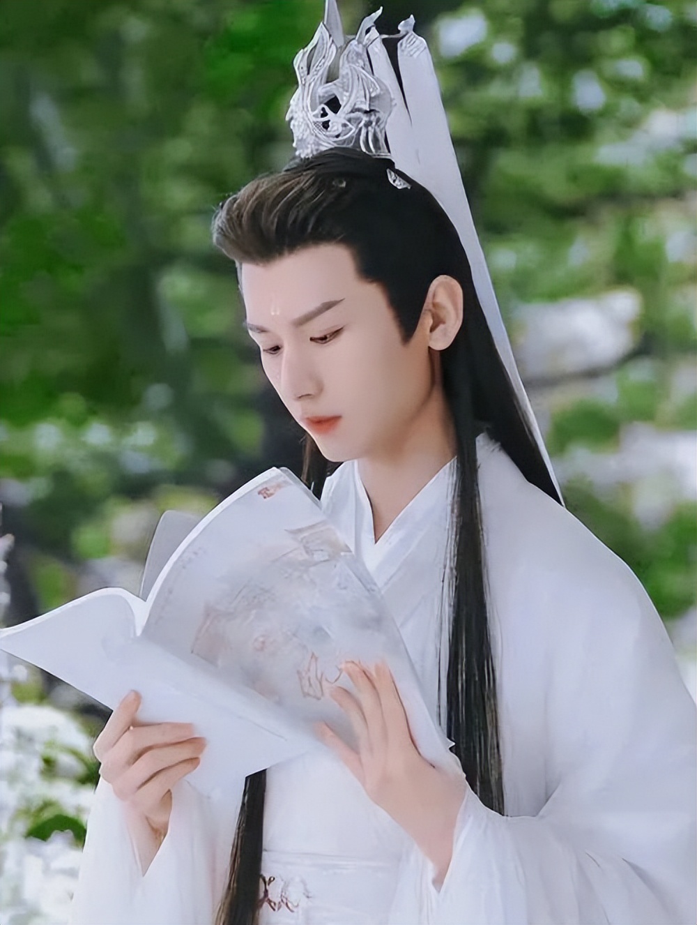 爆料者给出提示:90后古装美男,涉案金额高)