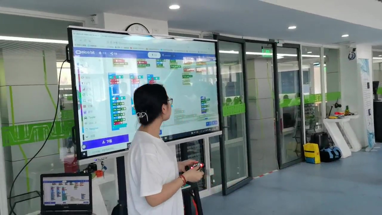 DIY智能硬件，我带学生这么玩儿过