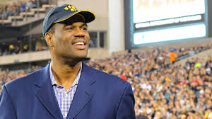 nba球星为什么叫海军上将（大卫·罗宾逊：球场中的七尺乔丹，坚守圣城十四载的海军上将！）