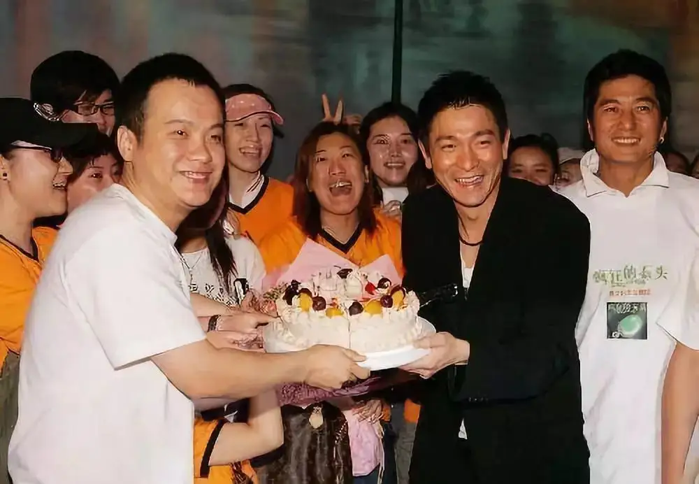 仗义疏财刘德华，王宝强感动到下跪，五千万投资宋小宝自导自演