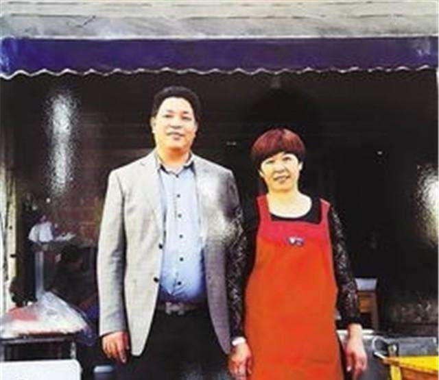 重庆小伙被迫乞讨，好心姐姐出手相救，20年后，小伙出100万报恩