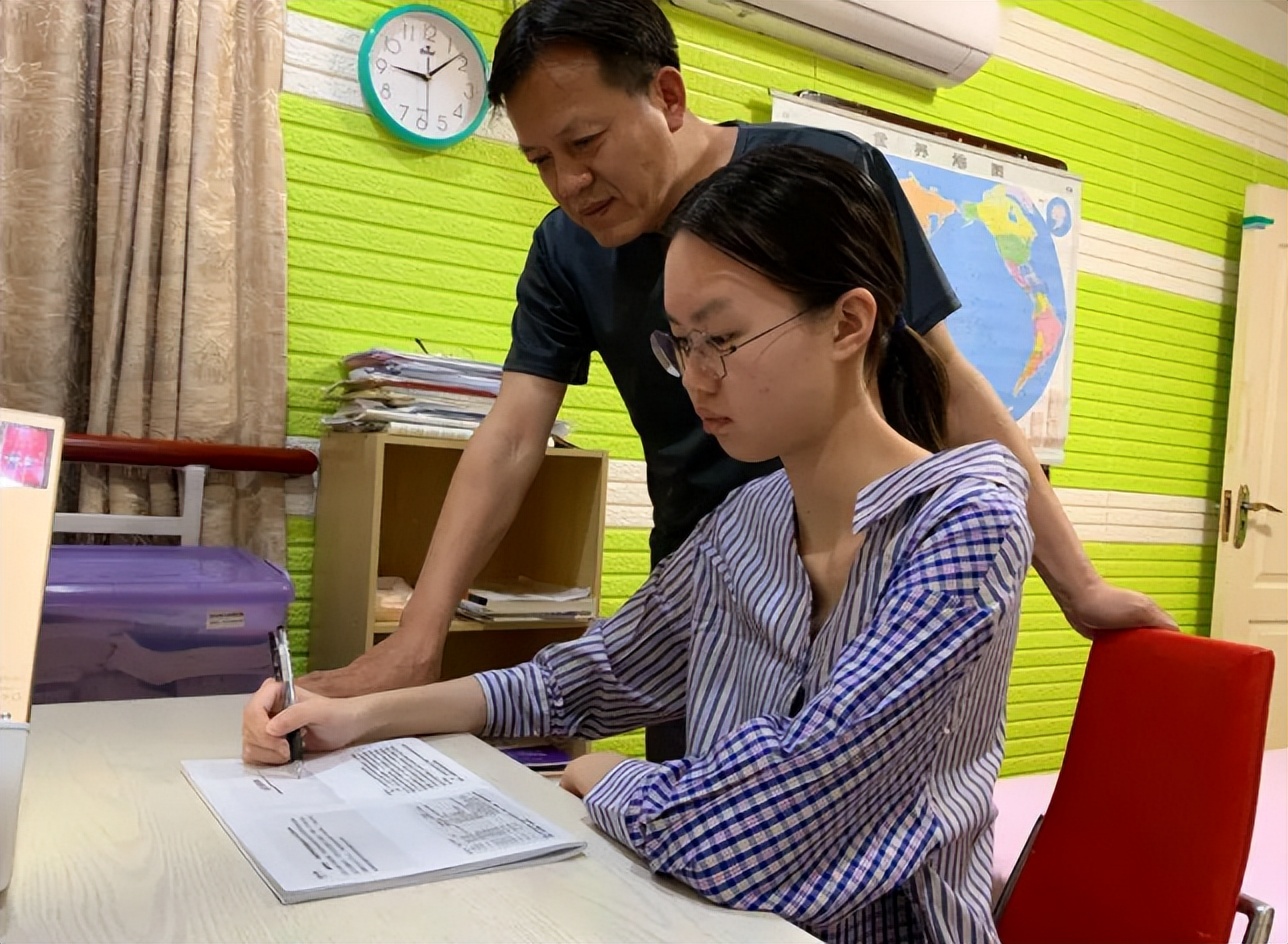 “为了你的前途我忍了”，高三家长能有多卑微？说多了都是眼泪