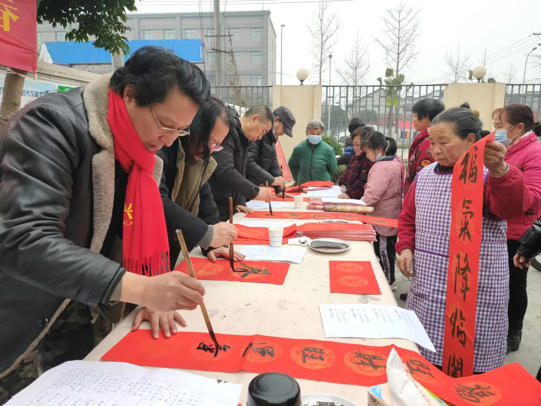 福赠春联祈平安 名家挥毫迎新春——宋家林村开展写春联送祝福活动