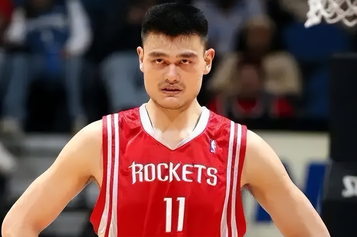 姚明nba有哪些荣誉(姚明配不上NBA名人堂吗？为什么那么多人质疑，他这已经够伟大了)