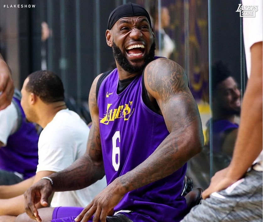 nba足球收入為什么那么高（平均工資952萬！NBA成最賺錢體育聯(lián)盟，未來一哥東契奇能拿10億？）