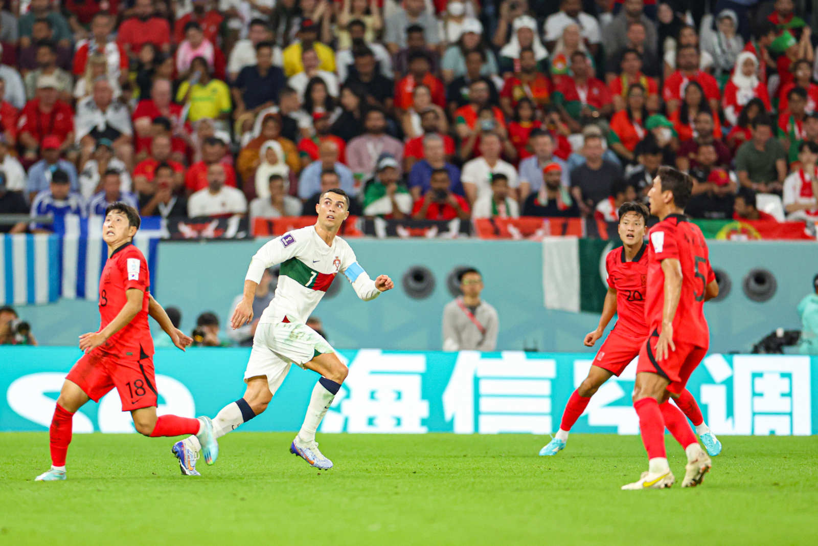 世界杯奇迹！韩国91分钟绝杀翻盘，2-1出线，球员哭成泪人