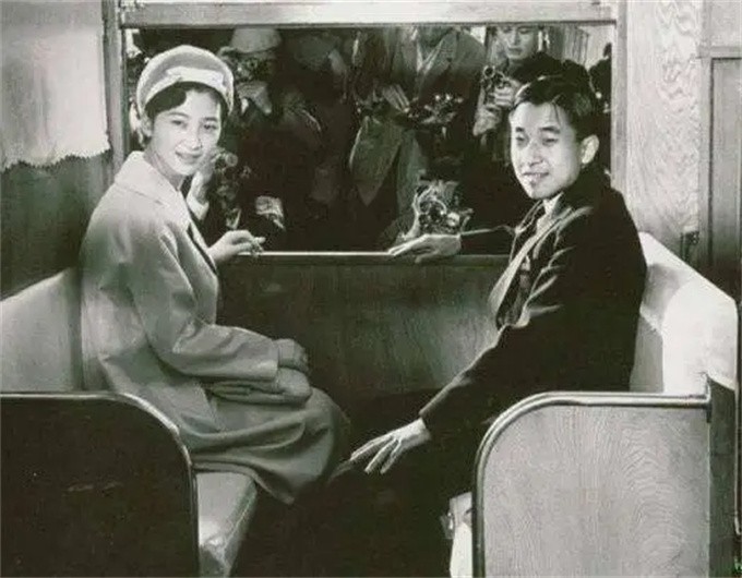 日本美智子皇后：我与天皇没爱情，只有子宫被需要