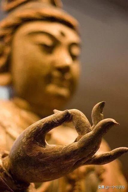 不要站在道德至高点去批判别人，我喜欢什么，我怎么活，关你屁事