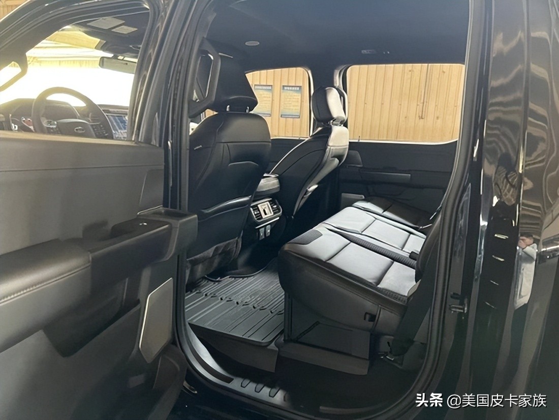 22款福特猛禽，港口现车，全新升级后悬挂，皮卡也可以这样舒适