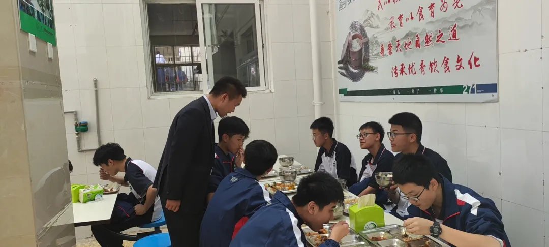 271教育丨有一种爱,叫“陪你吃饭”