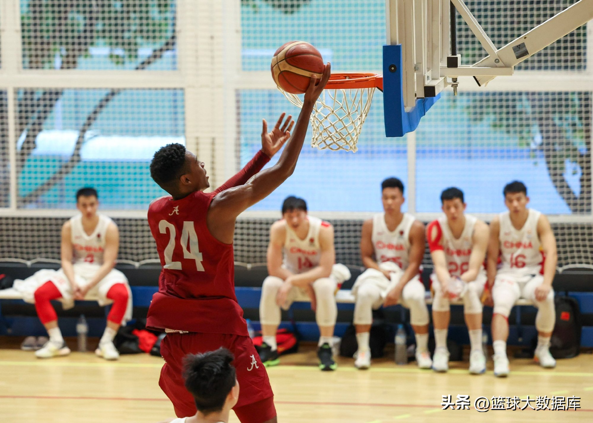 中国有哪些大学的nba（引人深思！中国男篮输给了大学生球队，CBA联赛到底什么水平？）