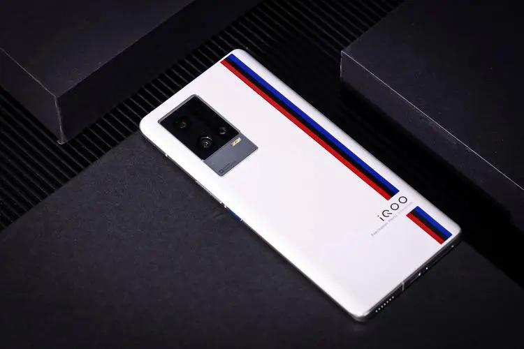 推荐三款适合捡漏的旗舰手机，价格大跳水，性能依旧强