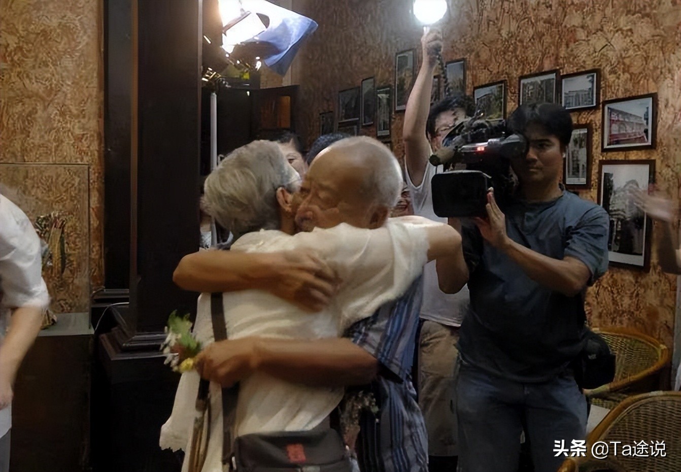 26岁法国女孩爱上中国已婚男人，单身苦等55年后，83岁嫁给心上人