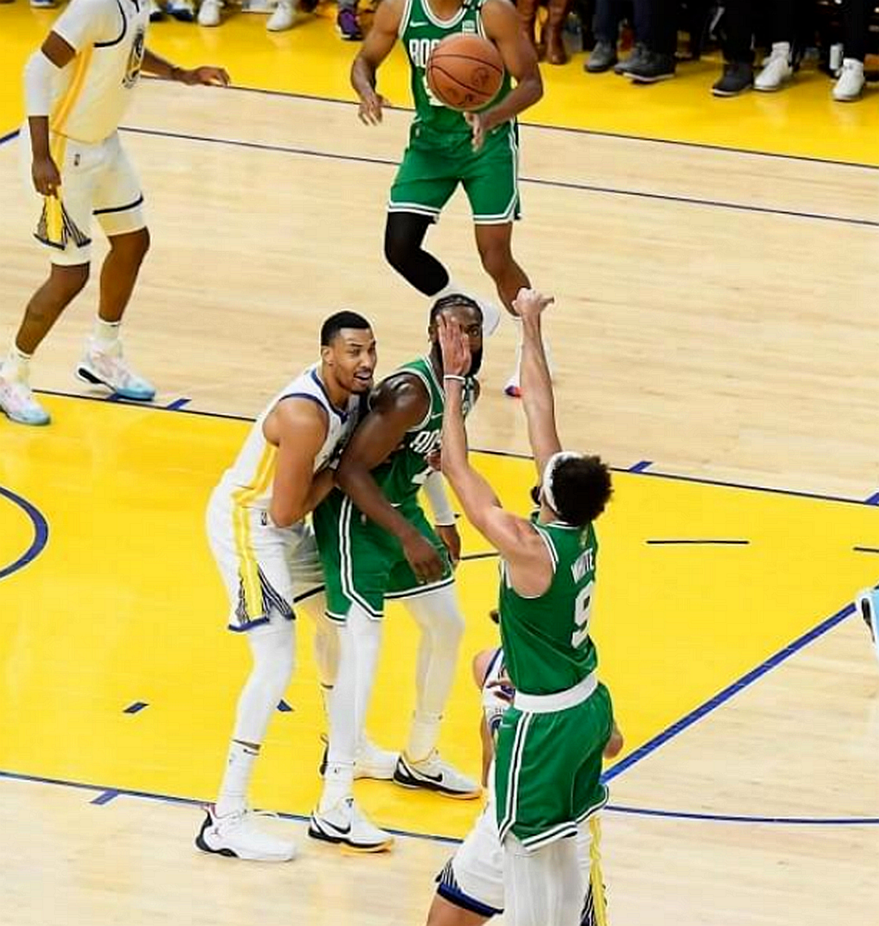 nba总决赛为什么没有观众(仅6.1%！NBA总决赛收视率创15年新低，专家：勒布朗缺席 裁判抢戏)