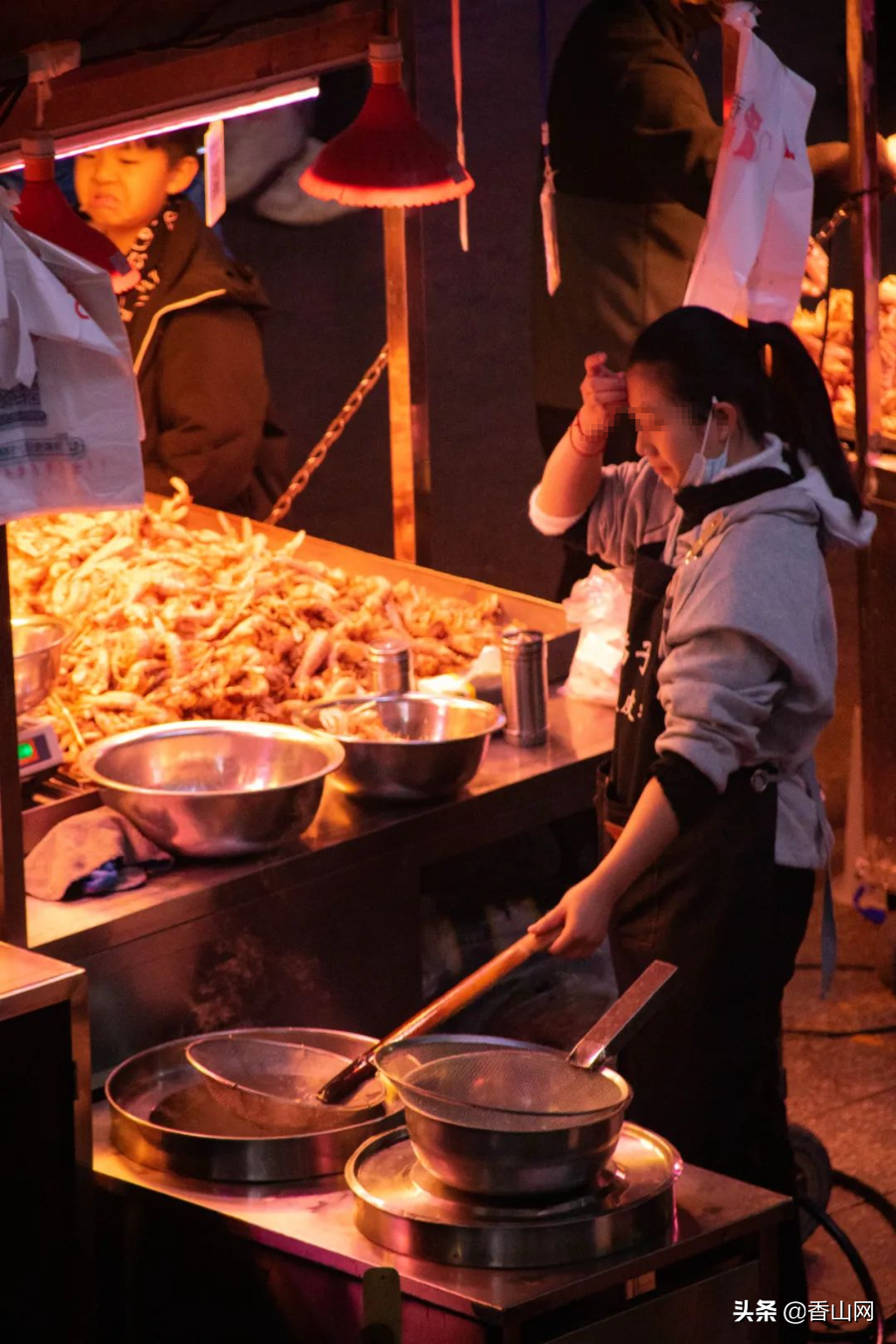 珠海最著名美食一条街（越来越火爆，你没见过的网红夜市）