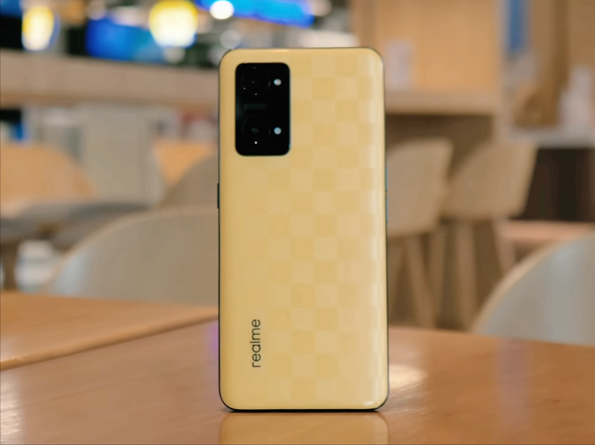 真我618甩出王炸，5000mAh+80W+E4，最高“13GB”内存跌至1699元