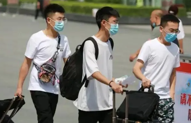 放假通知！陕西省各大中小学暑假时间敲定，家长们满面愁容