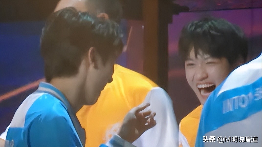 两大野王的对决，更是久哲和Gemini的pk，敖子逸林墨友好握手