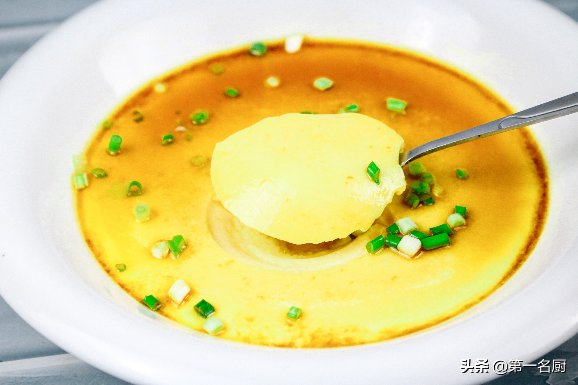 蒸鸡蛋怎么做好吃又嫩窍门又嫩又香的蒸鸡蛋方法与步骤