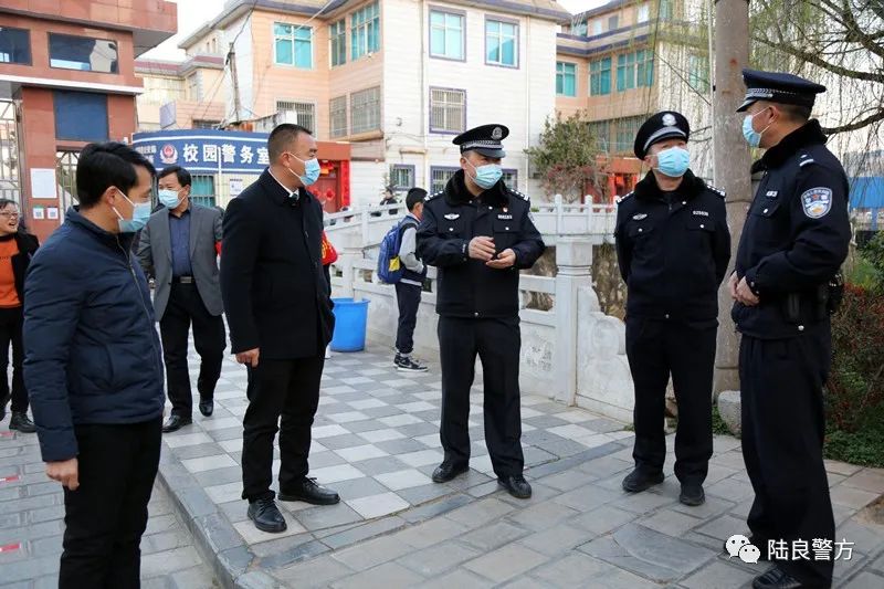 守护天使 陆良警方全力护航春季校园入学