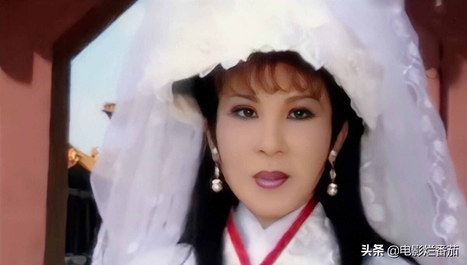 被全网骂了二十多年的西门大妈，与男神演亲密戏，黯然退圈之谜