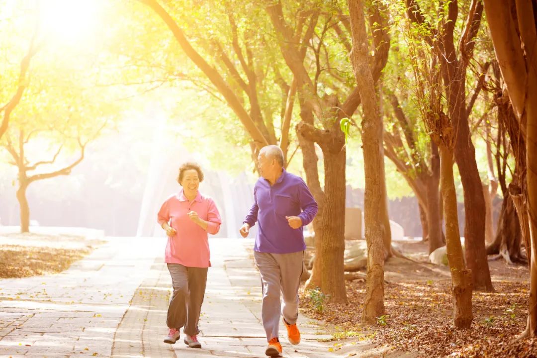 能跑能跳的老人就一定健康嗎？ 評判身體是否健康，需看這3大指標