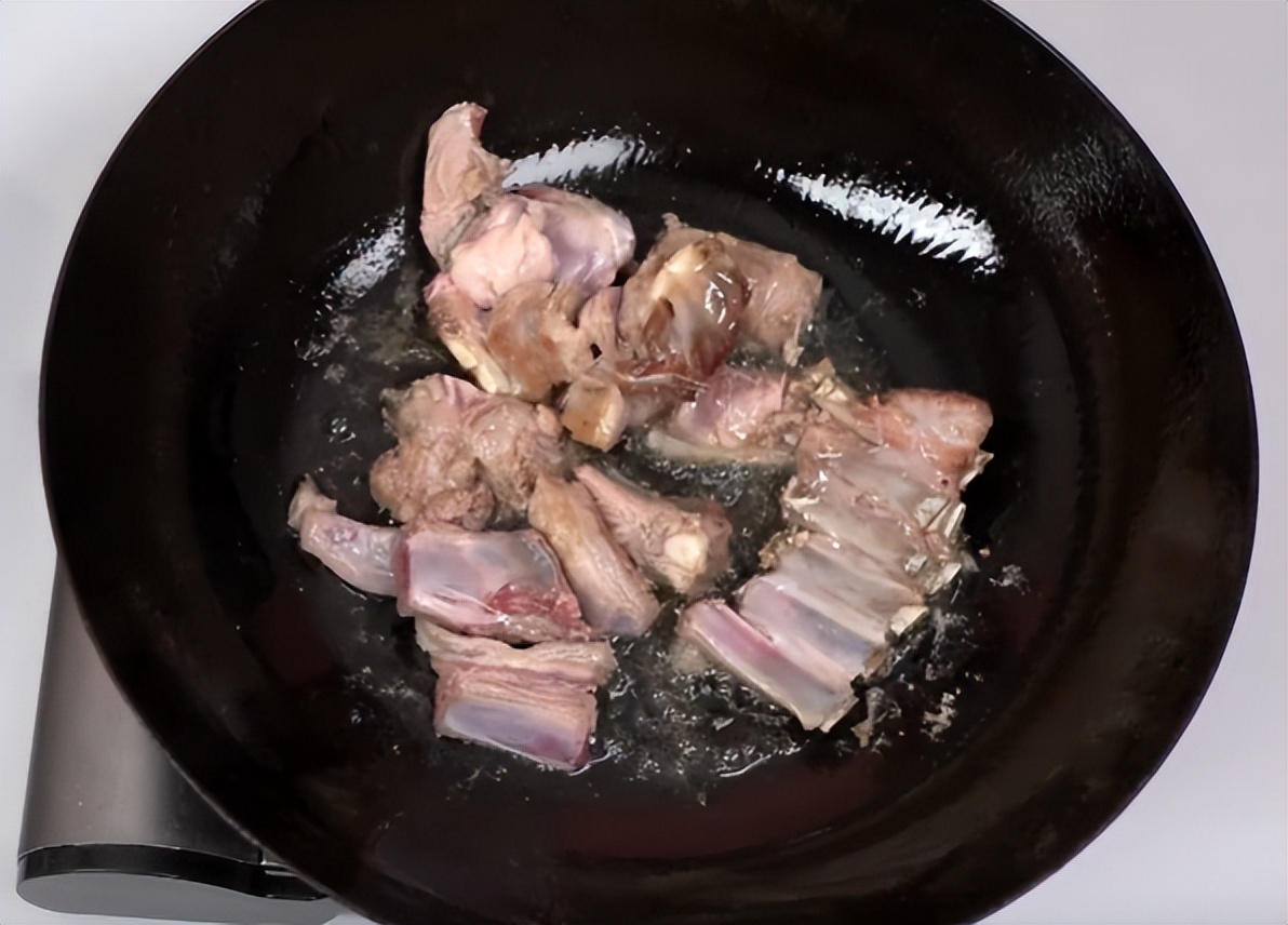 电饭锅新疆手抓饭的正宗做法（电饭煲做出美味新疆手抓饭）