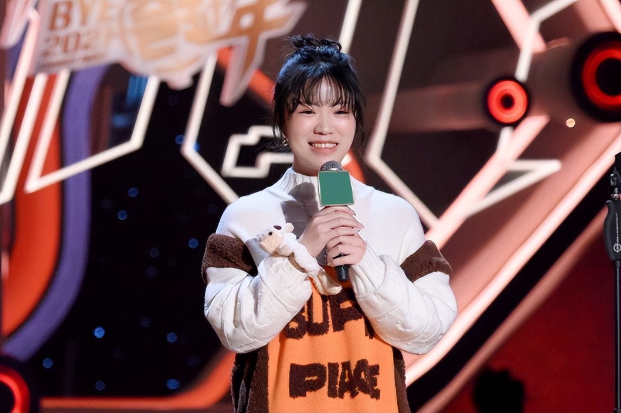 清华“学生年度人物”，奥运冠军杨倩排第八，前三名各有各的优秀