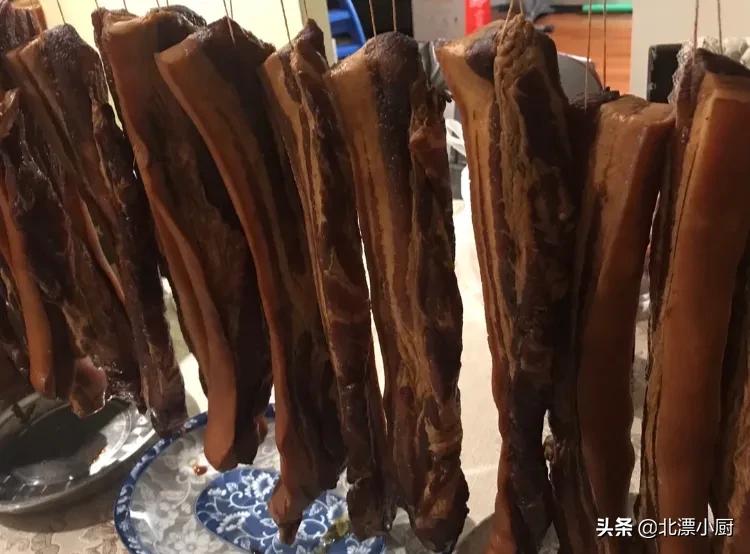 做腊肉用什么肉比较好（30年腊货制作配方色泽透亮）