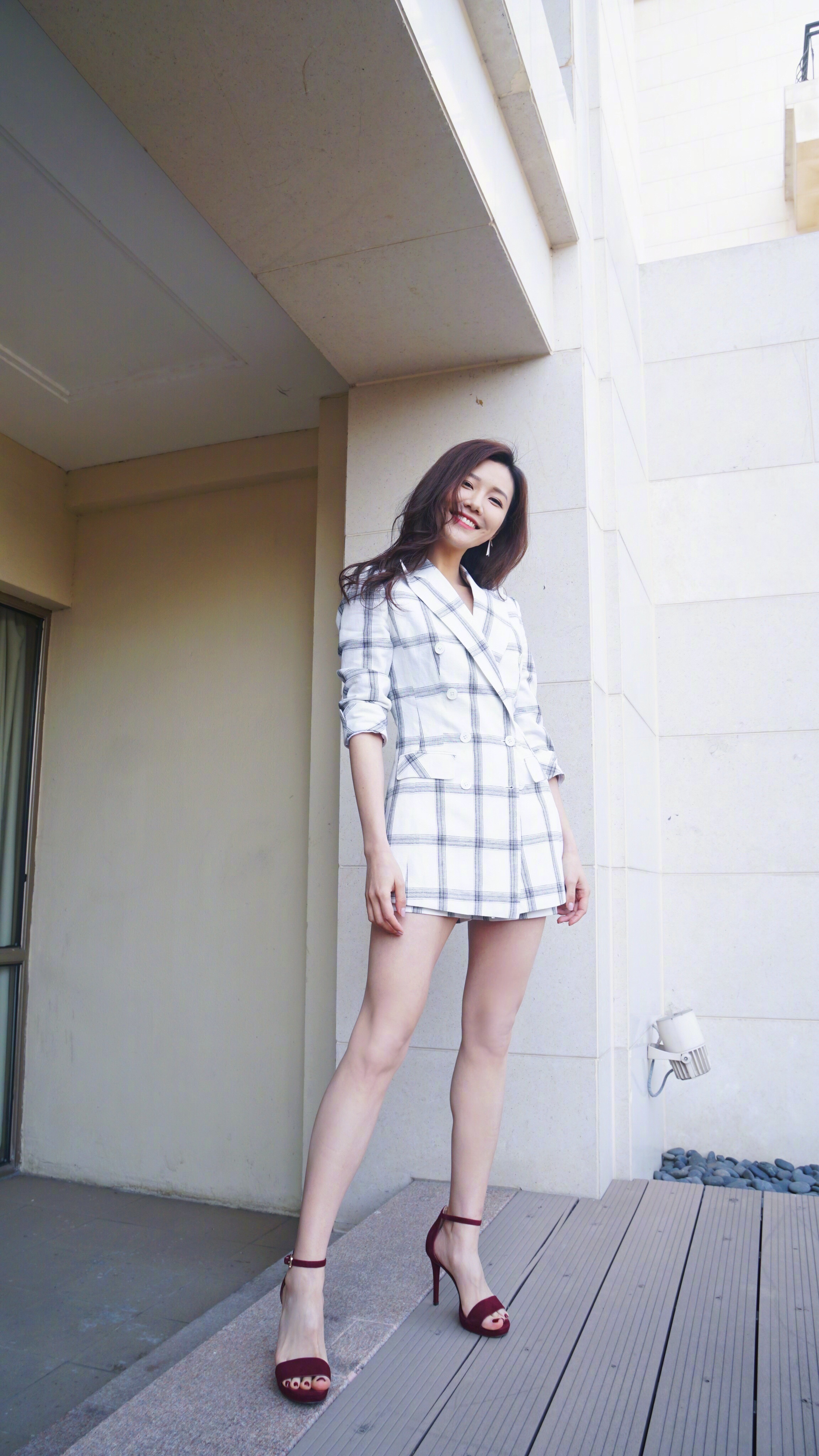 英年早婚杨茗茗咪咕足球刘畅新英体育英超主播王昊玥林梦鸽长相神似